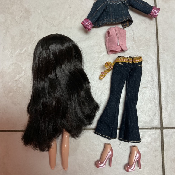 Bratz Flower Girlz Nora - Picture 5 of 7